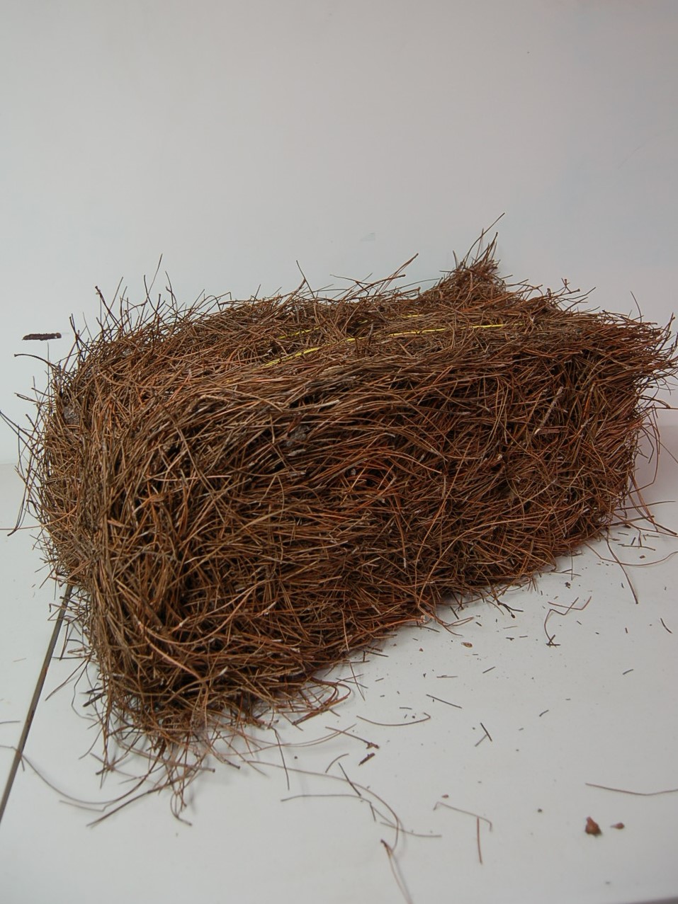 BALE PINE STRAW NEEDLES  2 CU FT